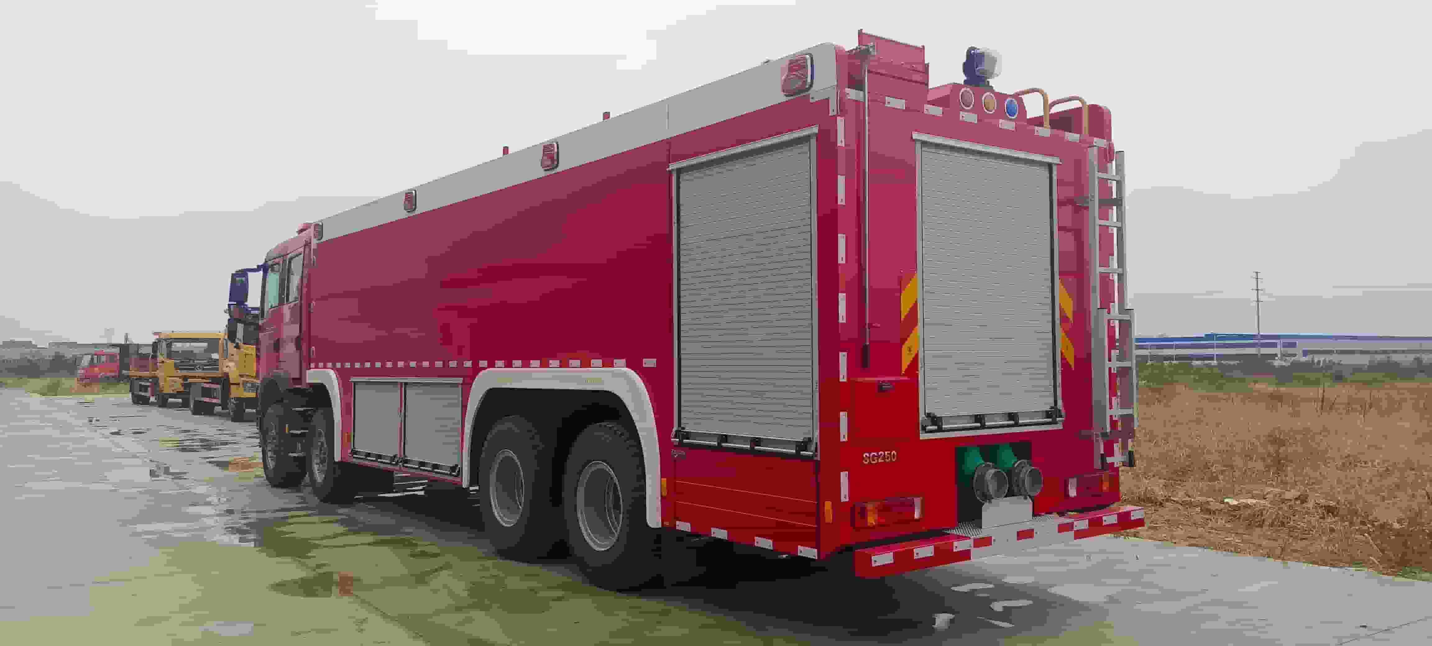 Sinotruk Howo 25-ton water tanker fire truck