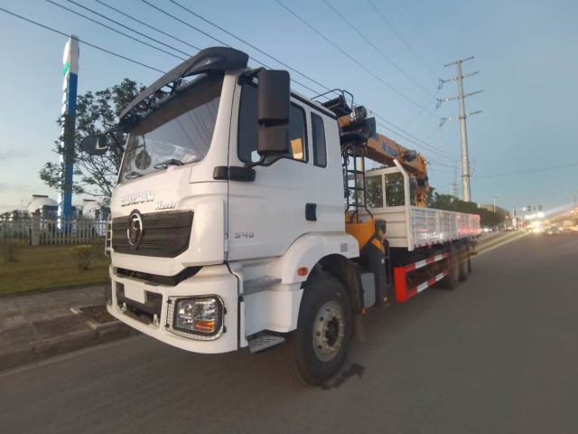 SHACMAN H3000 6×4 Truck-Mounted Crane