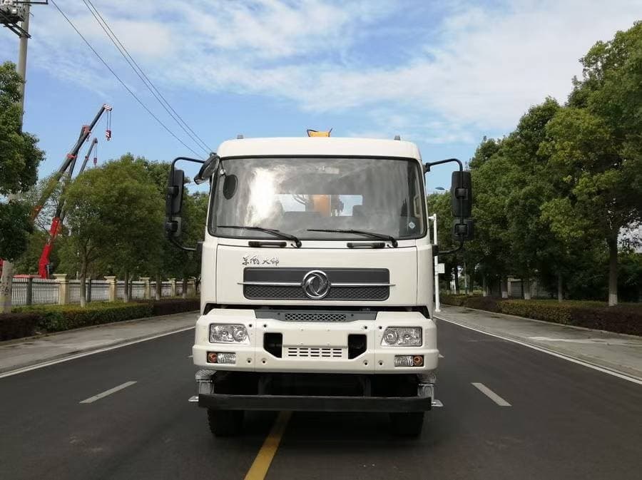 Dongfeng Tianjin 6WD Off-Road Truck Crane