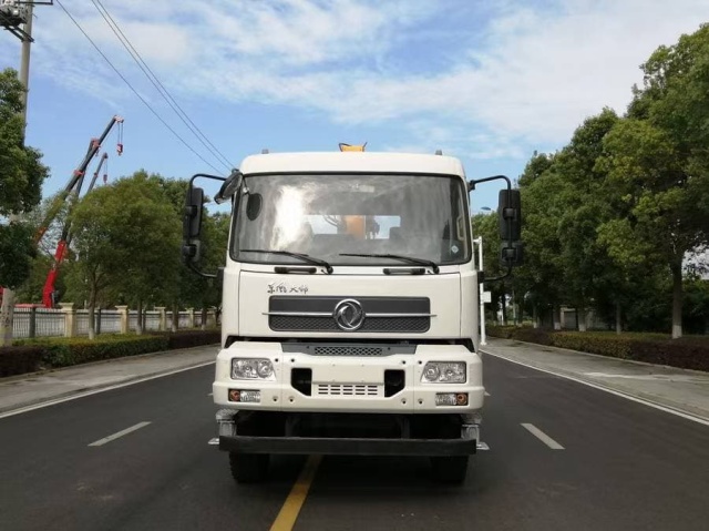 Dongfeng Tianjin 6WD Off-Road Truck Crane
