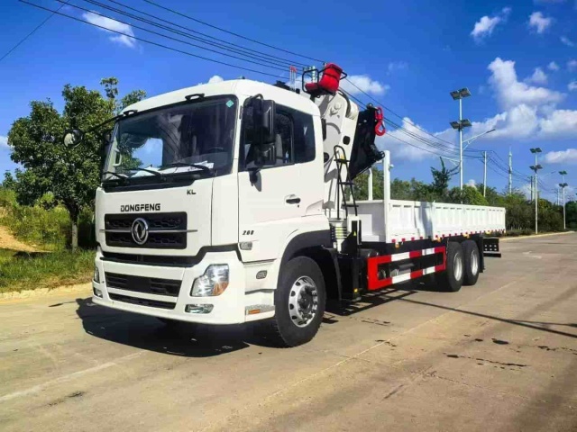 Dongfeng Tianlong 6x4 Knuckle Boom Crane