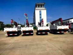 Dongfeng Dolica truck-mounted crane