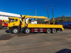 Dongfeng Huashen 8×4 Truck-Mounted Crane