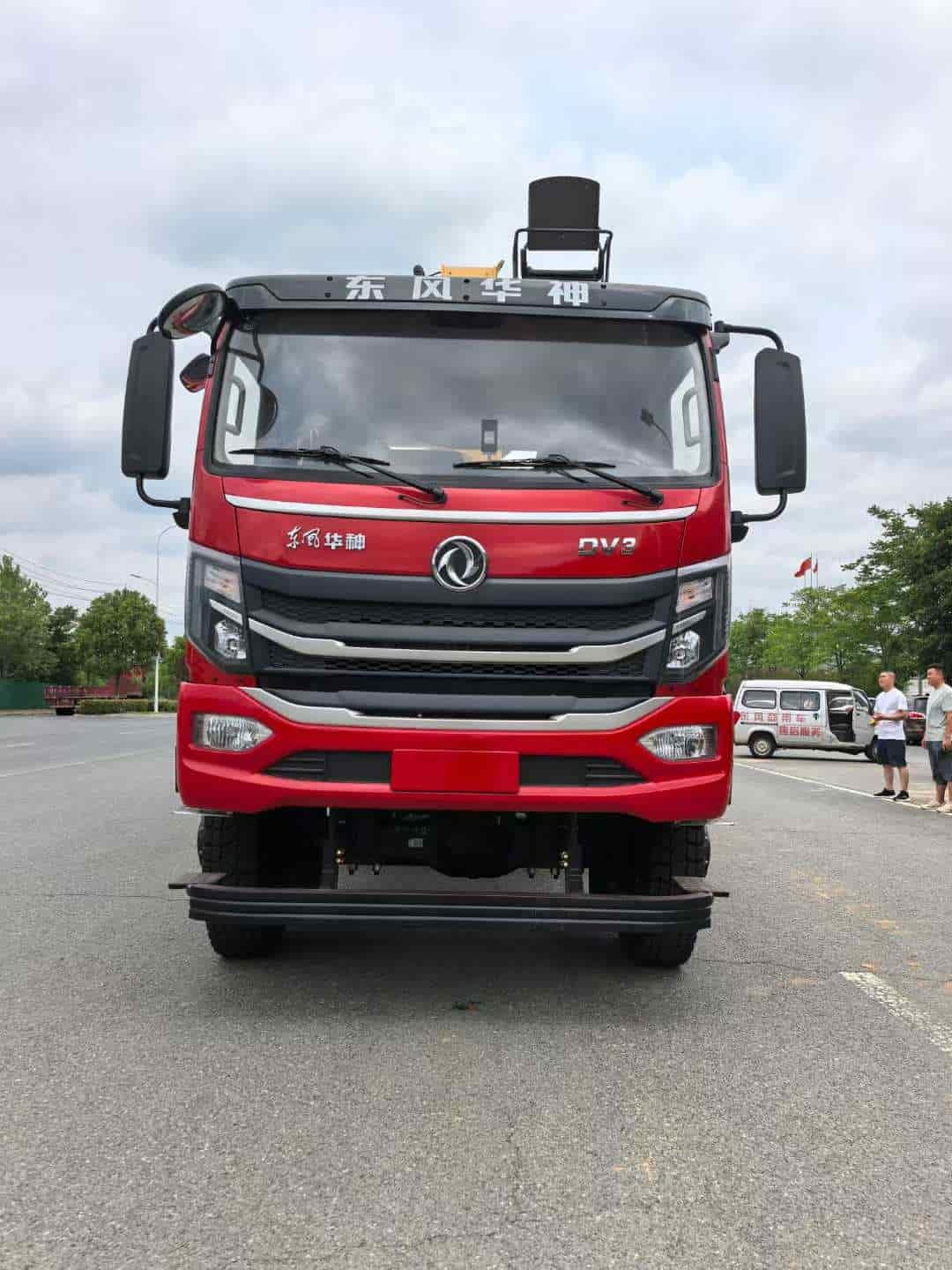 Dongfeng Huashen Single-Axle 4×4 Off-Road Truck Crane