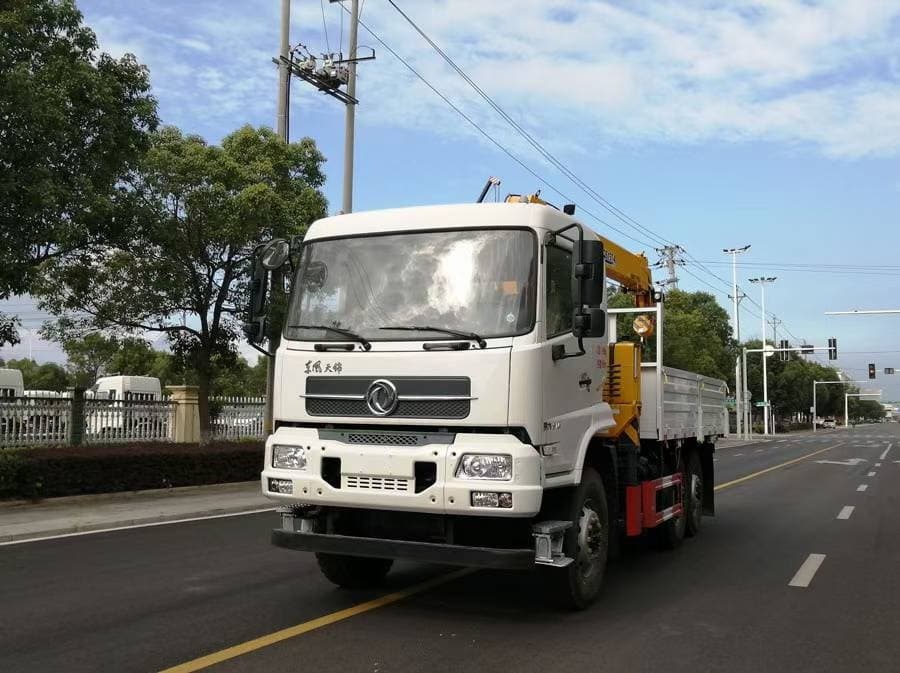 Dongfeng Tianjin 6WD Off-Road Truck Crane