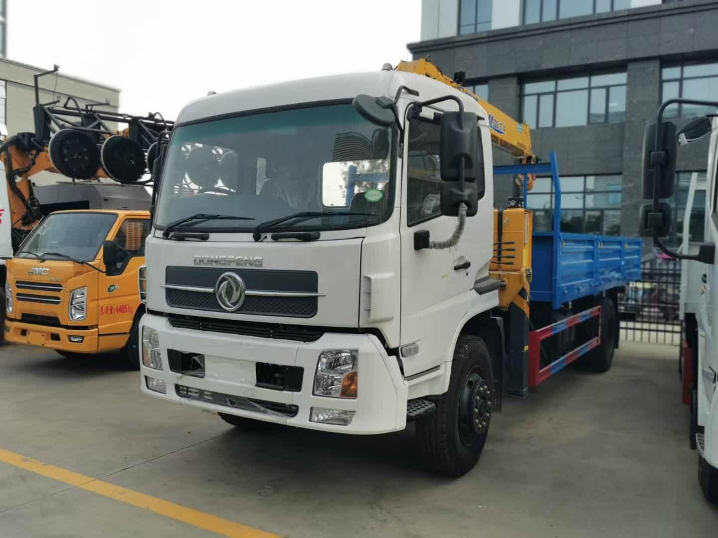 Dongfeng Tianjin 4×2 Truck-Mounted Crane