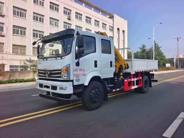 Dongfeng Huashen 4WD Off-Road Crane Truck
