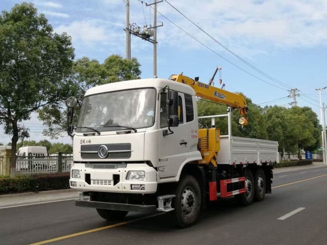 Dongfeng Tianjin 6WD Off-Road Truck Crane