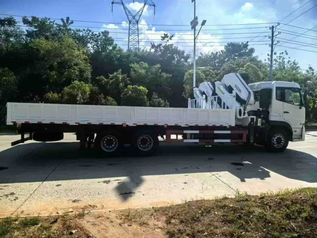 Dongfeng Tianlong 6x4 Knuckle Boom Crane