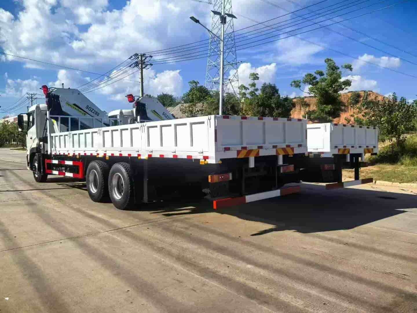 Dongfeng Tianlong 6x4 Knuckle Boom Crane
