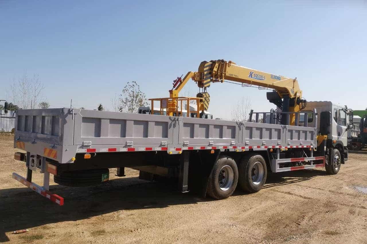 Dongfeng T5 6×4 Truck-Mounted Crane