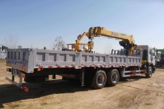 Dongfeng T5 6×4 Truck-Mounted Crane