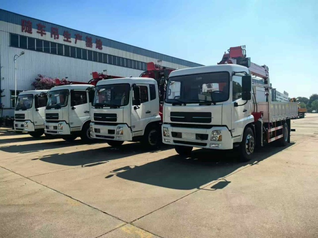 Dongfeng Dolica truck-mounted crane