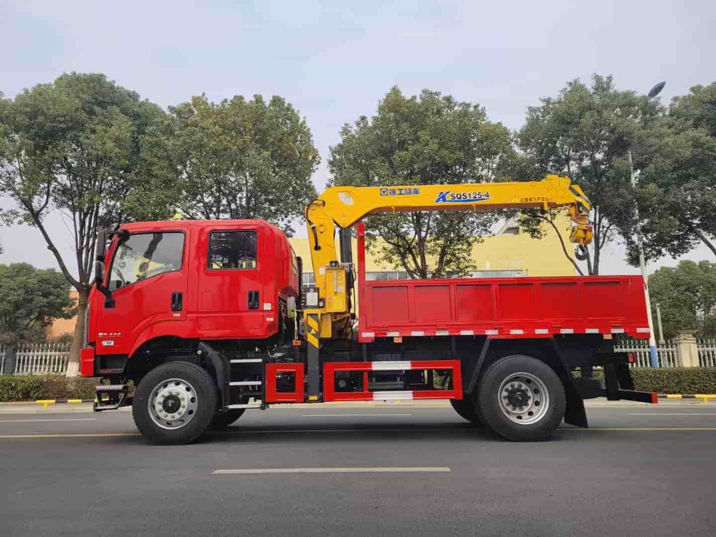 Dongfeng 4WD Double-Road Off-Road Truck Crane (National VI Emission Standard)