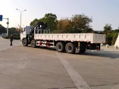 Dongfeng Tianlong 8×4 folding boom truck crane