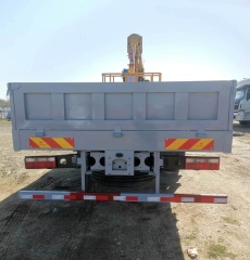 Dongfeng T5 6×4 Truck-Mounted Crane