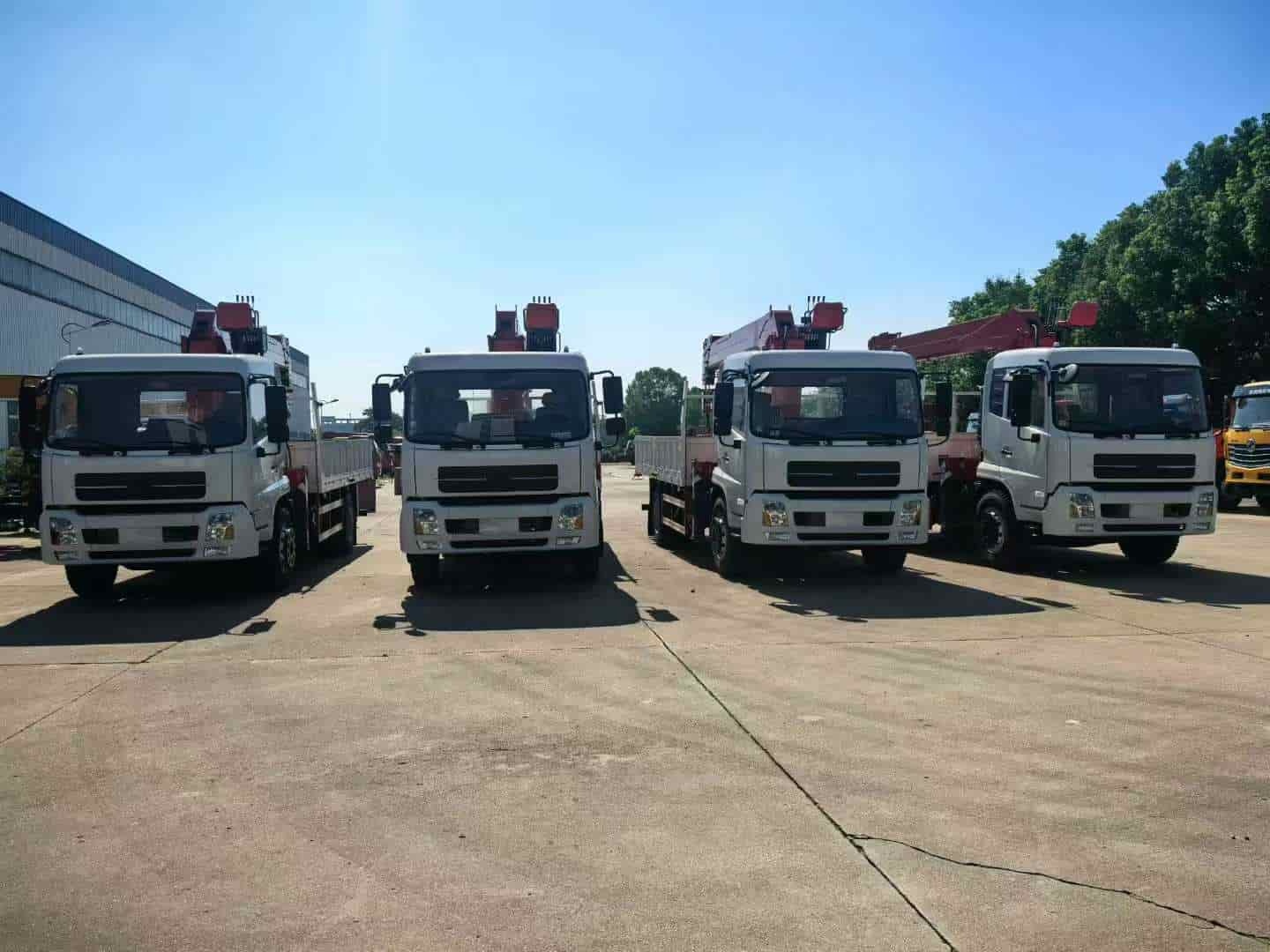 Dongfeng Dolica truck-mounted crane