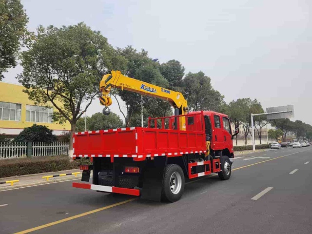 Dongfeng 4WD Double-Road Off-Road Truck Crane (National VI Emission Standard)