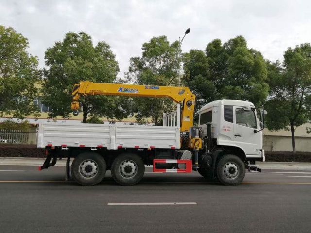 Dongfeng Tianjin 6WD Off-Road Truck Crane