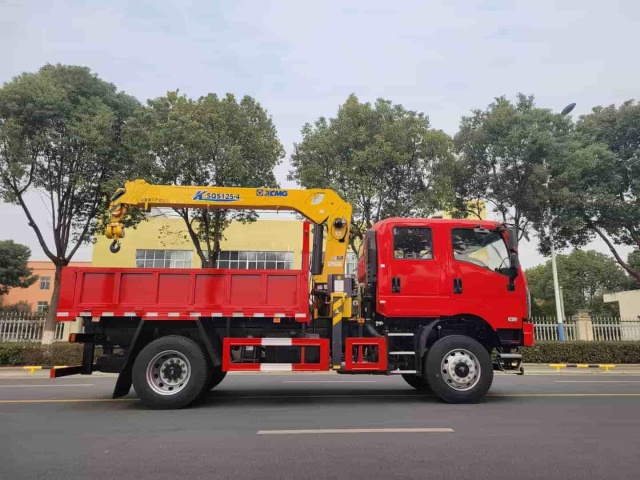 Dongfeng 4WD Double-Road Off-Road Truck Crane (National VI Emission Standard)