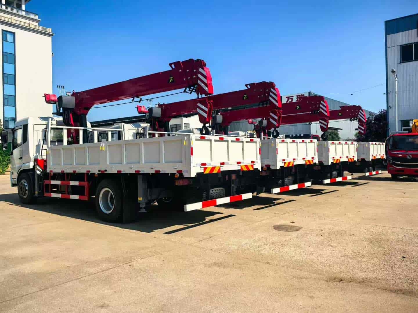 Dongfeng Dolica truck-mounted crane