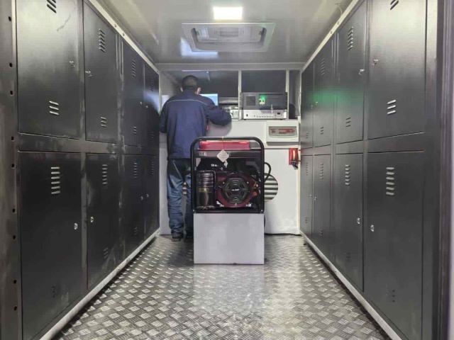 Foton M1 cab 2400 wheelbase gasoline advertising truck
