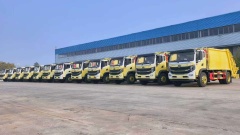 12 Dongfeng 10-cubic-meter compressed garbage trucks