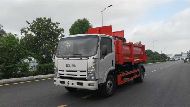 Isuzu 9 cubic meter side-loading compactor garbage truck