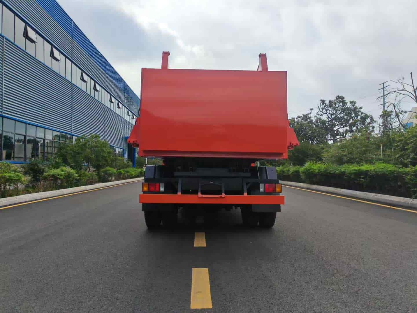Isuzu 9 cubic meter side-loading compactor garbage truck
