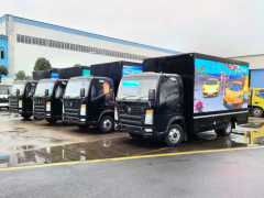 Sinotruk LED advertising vehicle, three-sided color screen splicing 3D magic cube screen