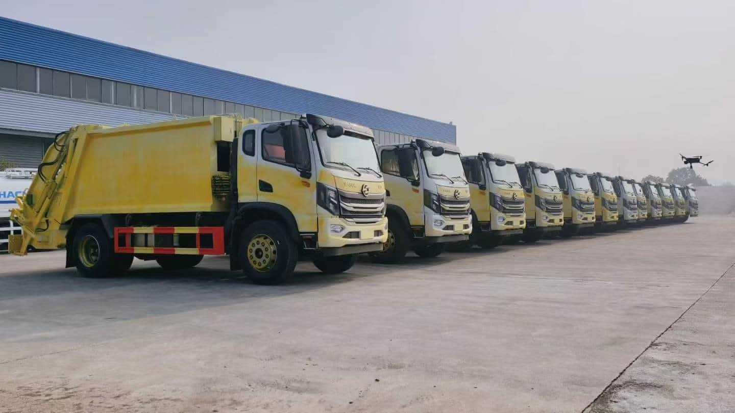 12 Dongfeng 10-cubic-meter compressed garbage trucks