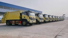 12 Dongfeng 10-cubic-meter compressed garbage trucks