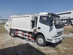 Dongfeng Dolica 4x2 7.5 cubic meter compressed garbage truck