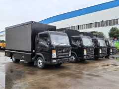 Sinotruk LED advertising vehicle, three-sided color screen splicing 3D magic cube screen