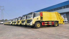 12 Dongfeng 10-cubic-meter compressed garbage trucks