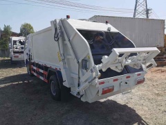 Dongfeng Dolica 4x2 7.5 cubic meter compressed garbage truck