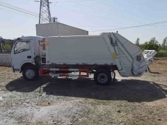 Dongfeng Dolica 4x2 7.5 cubic meter compressed garbage truck