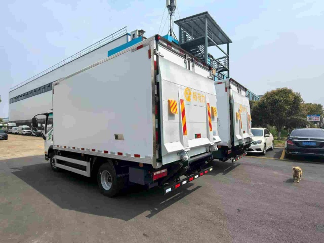Jiefang Tiger 6G pure electric van equipped with hydraulic tailgate