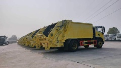 12 Dongfeng 10-cubic-meter compressed garbage trucks