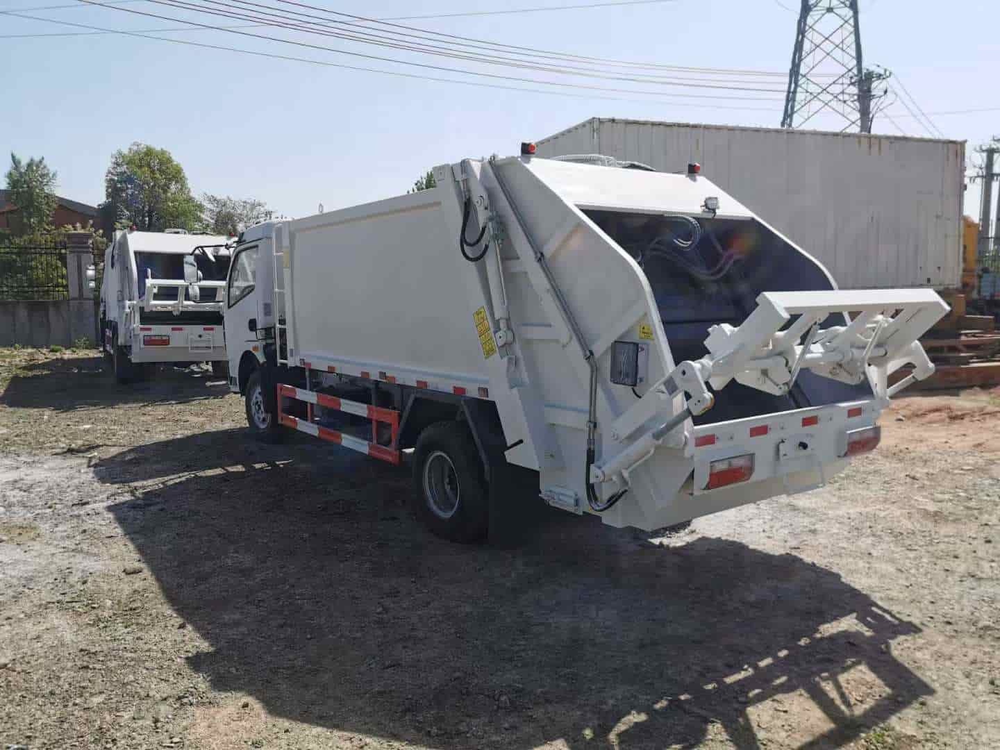 Dongfeng Dolica 4x2 7.5 cubic meter compressed garbage truck