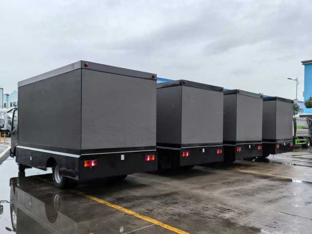 Sinotruk LED advertising vehicle, three-sided color screen splicing 3D magic cube screen