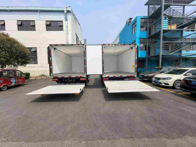 Jiefang Tiger 6G pure electric van equipped with hydraulic tailgate