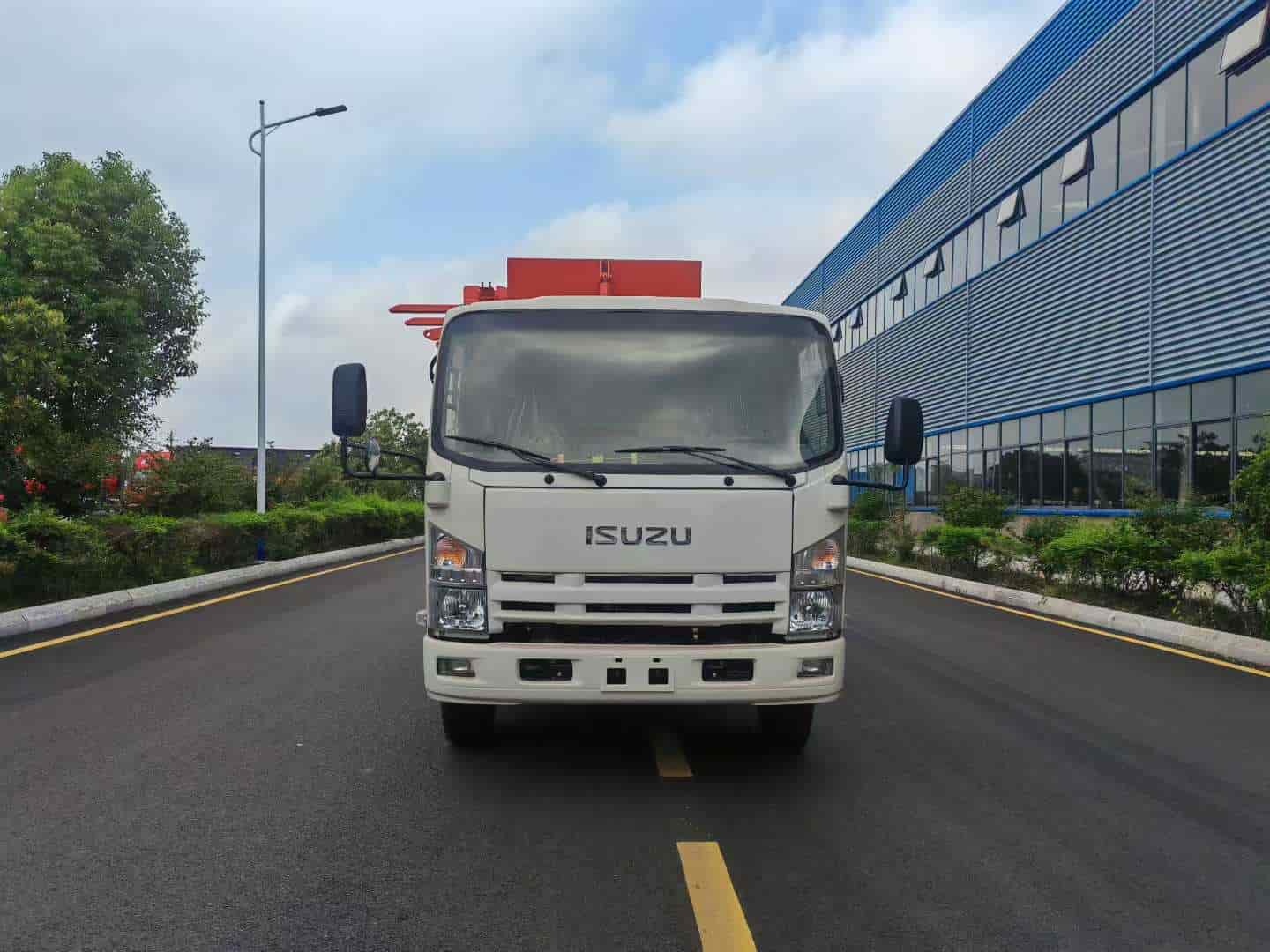 Isuzu 9 cubic meter side-loading compactor garbage truck