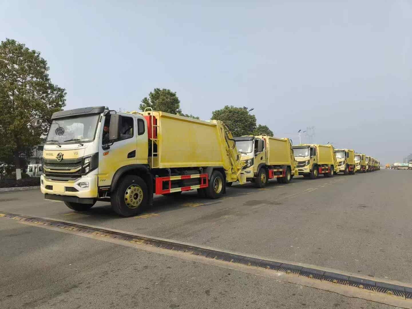12 Dongfeng 10-cubic-meter compressed garbage trucks