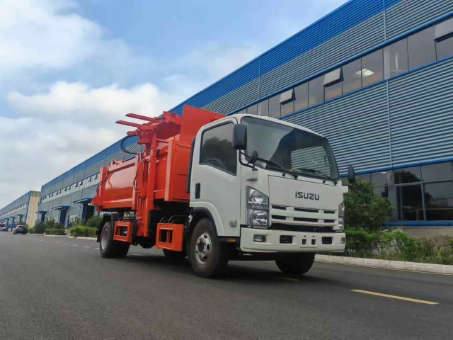 Isuzu 9 cubic meter side-loading compactor garbage truck