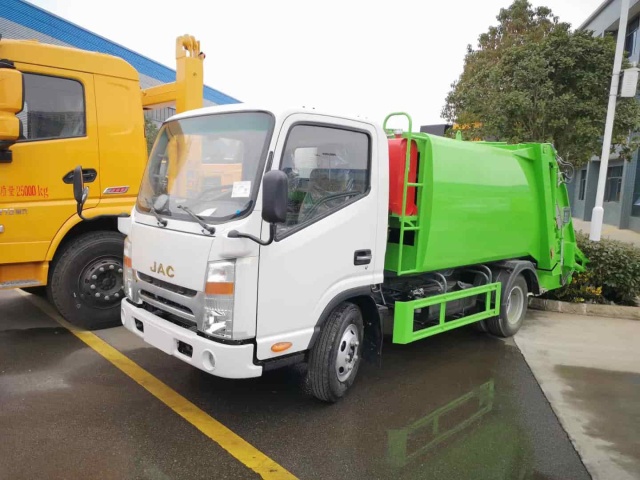 JAC 4x2 4m³ garbage compactor truck