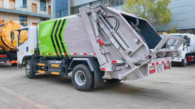 Jiefang 7 cubic meter compressed garbage truck