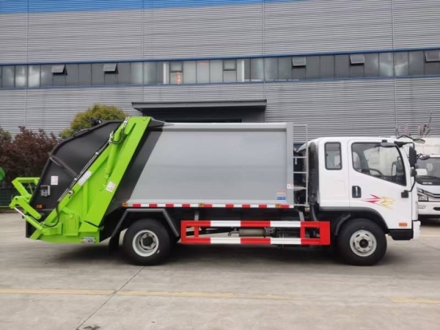 Jiefang 3.8-meter wheelbase compactor garbage truck
