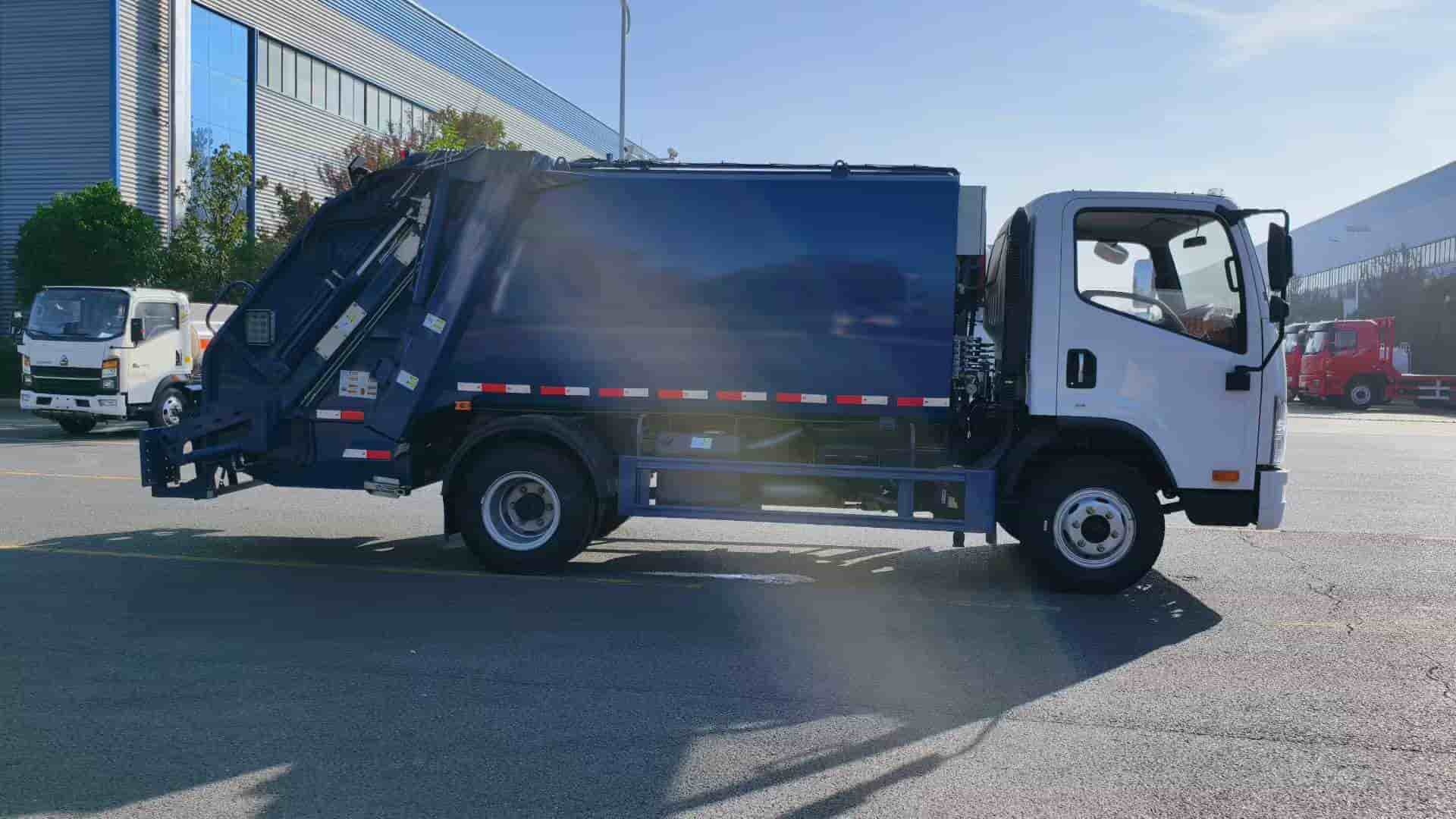 Jiefang right-hand drive 8 cubic meter compressed garbage truck