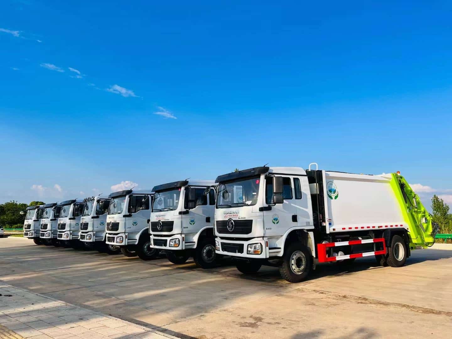 SHACMAN L3000 4×2 Compactor Garbage Truck